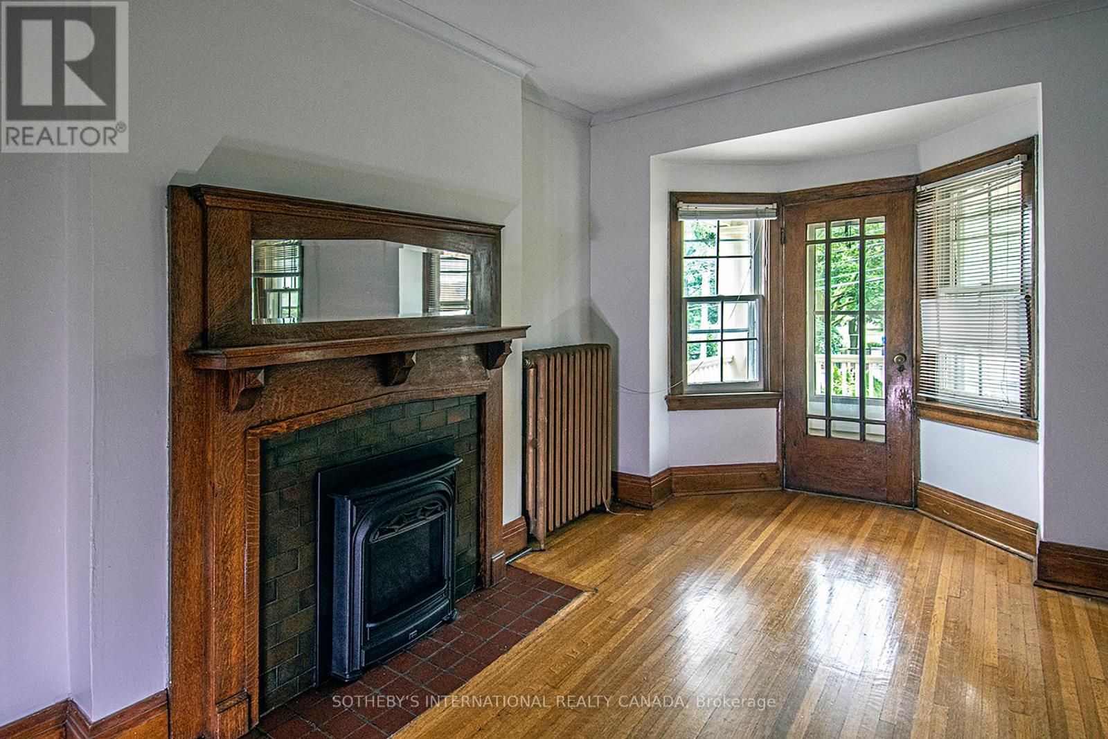 Upper - 19 Melgund Road, Toronto, Ontario  M5R 1Z9 - Photo 2 - C12901654