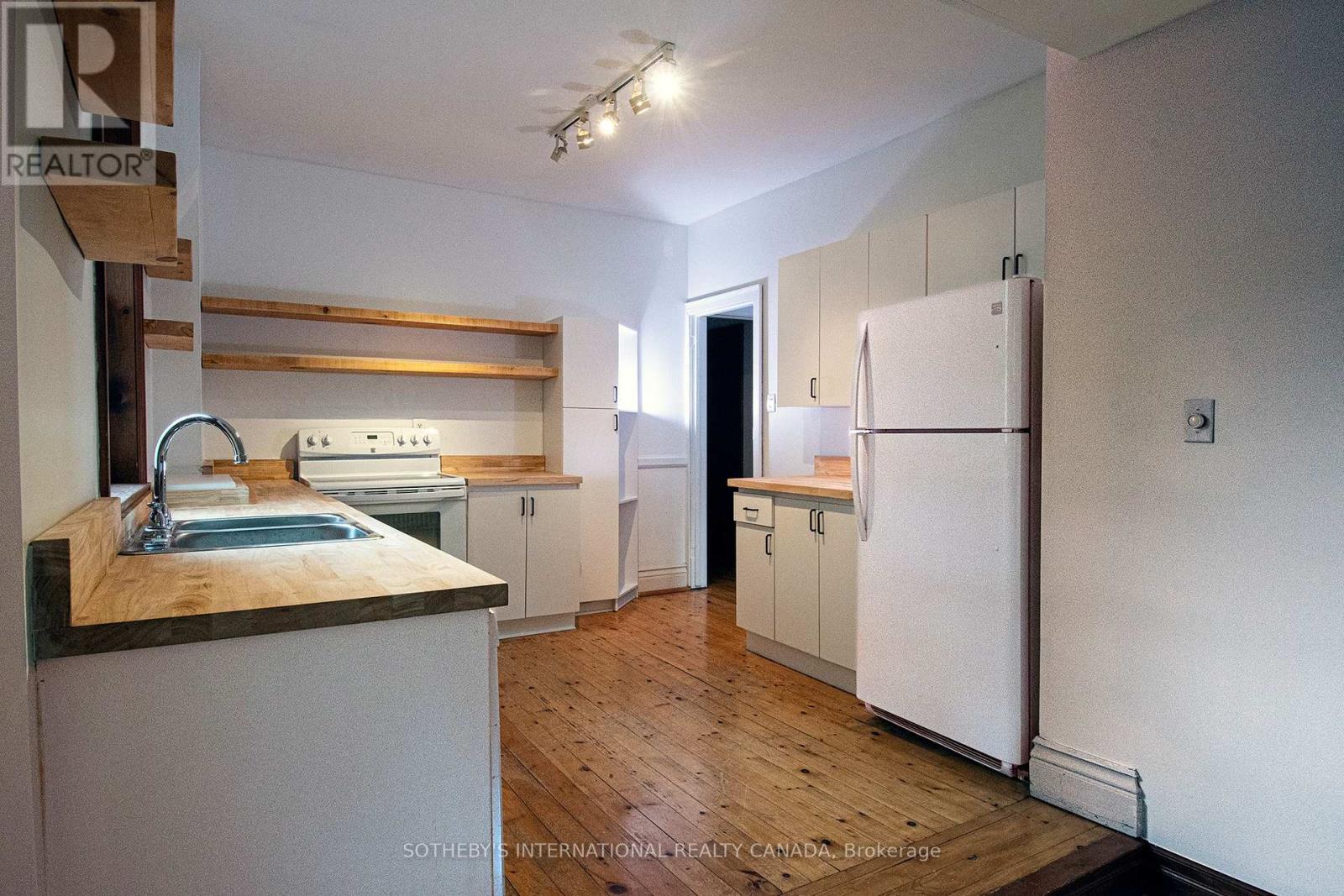 Upper - 19 Melgund Road, Toronto, Ontario  M5R 1Z9 - Photo 4 - C12901654