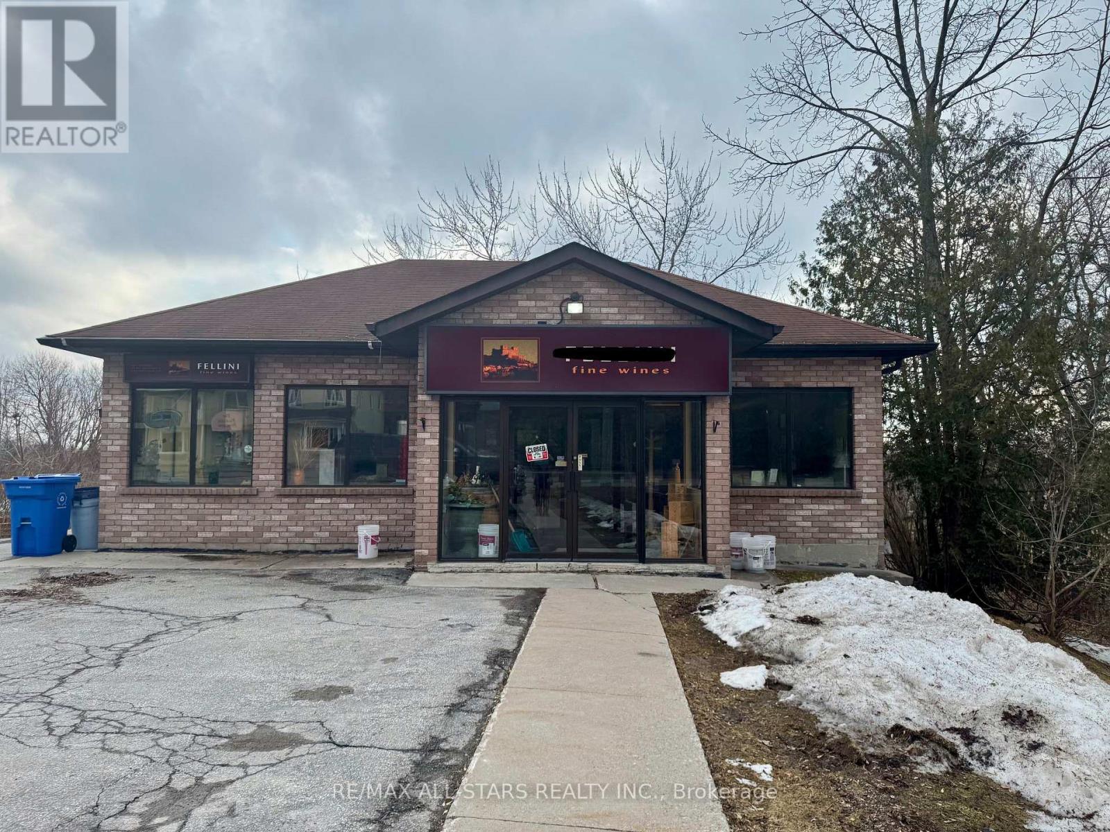 30 THE QUEENSWAY S, Georgina, Ontario