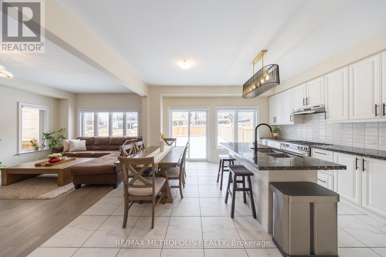 91 Kennedy Boulevard, New Tecumseth, Ontario  L9R 0T3 - Photo 5 - N12901674