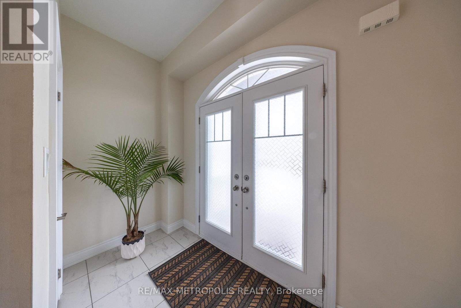 91 Kennedy Boulevard, New Tecumseth, Ontario  L9R 0T3 - Photo 2 - N12901674