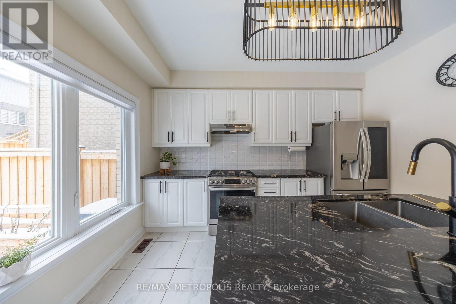 91 Kennedy Boulevard, New Tecumseth, Ontario  L9R 0T3 - Photo 11 - N12901674