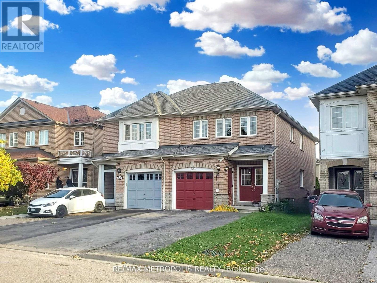 Main - 922 Tambourine Terrace, Mississauga, Ontario  L5W 1S4 - Photo 2 - W12901678