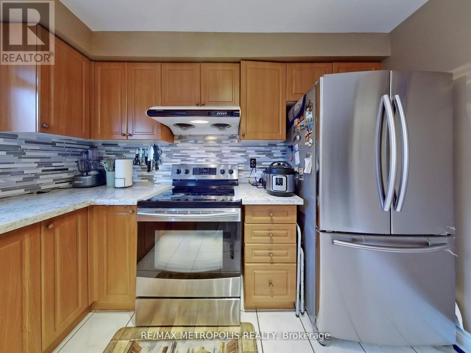 Main - 922 Tambourine Terrace, Mississauga, Ontario  L5W 1S4 - Photo 10 - W12901678