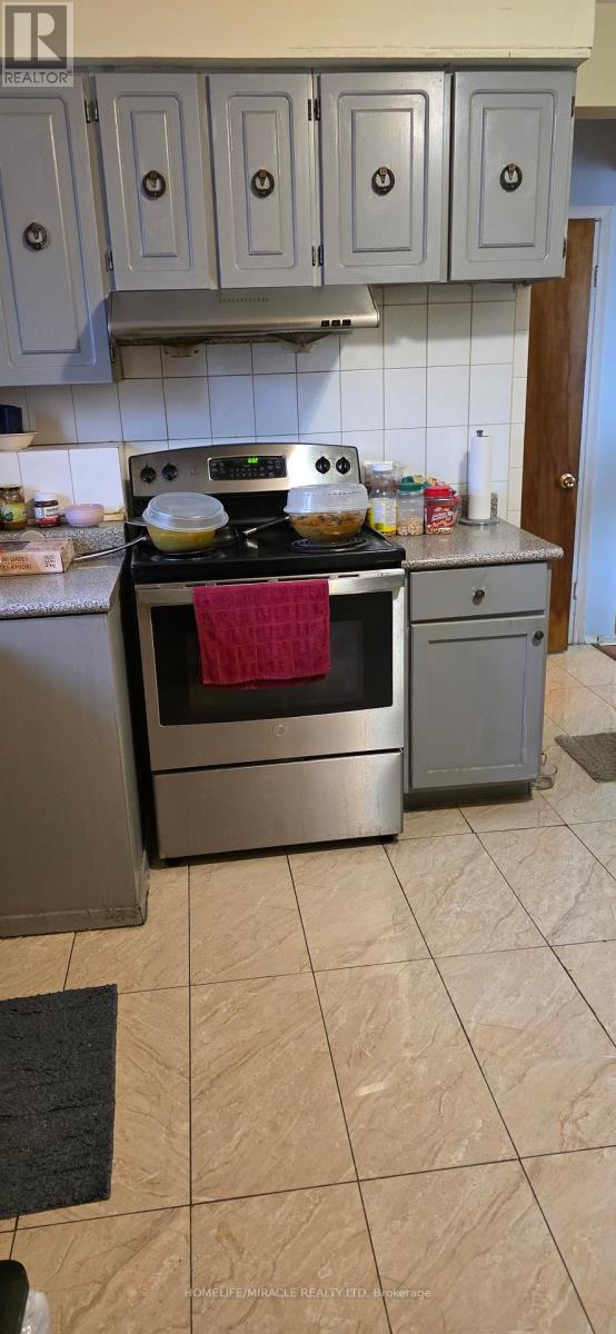 Main - 3172 Weston Road, Toronto, Ontario  M9M 2T6 - Photo 10 - W12901660