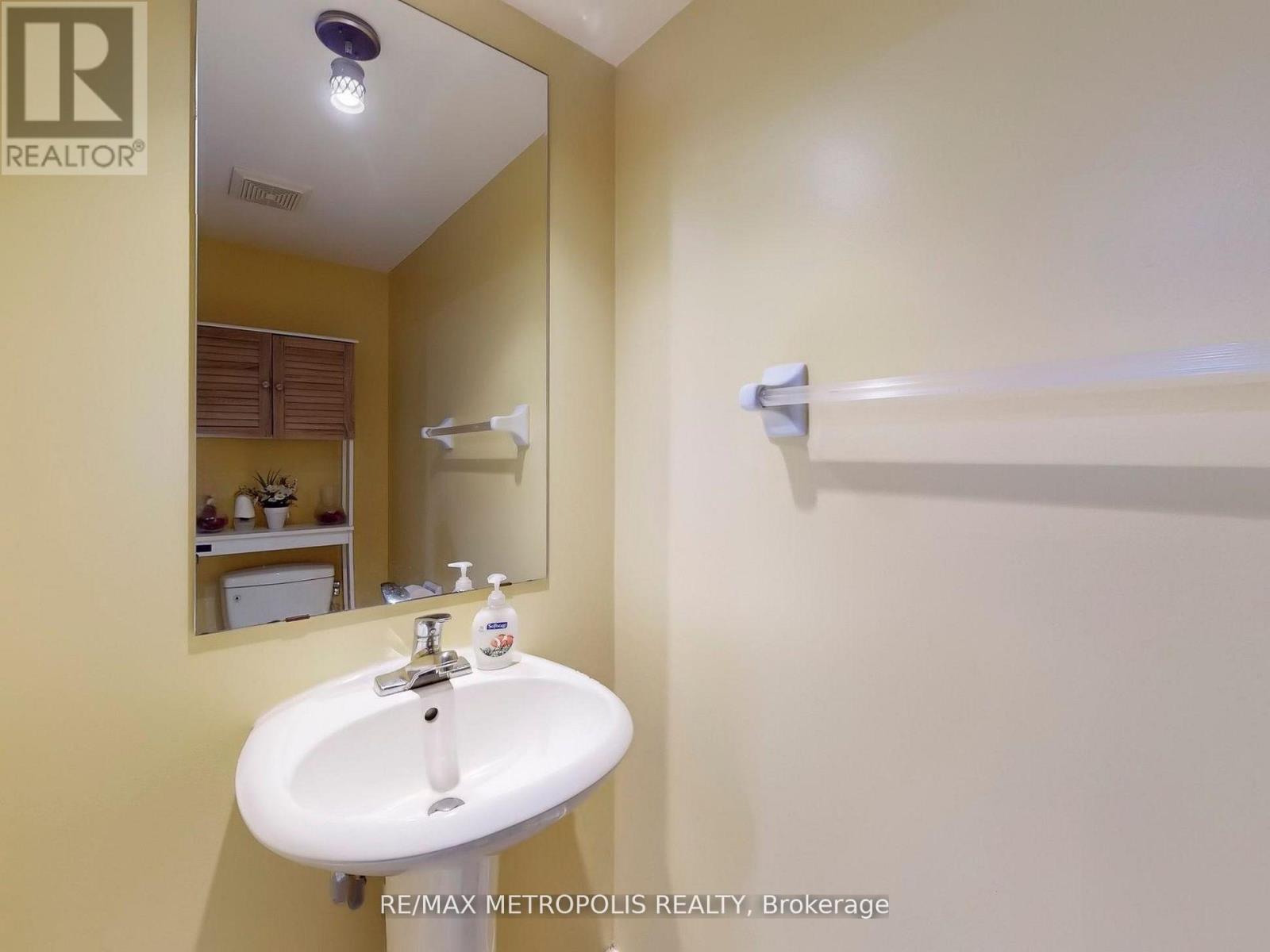 Main - 922 Tambourine Terrace, Mississauga, Ontario  L5W 1S4 - Photo 12 - W12901678