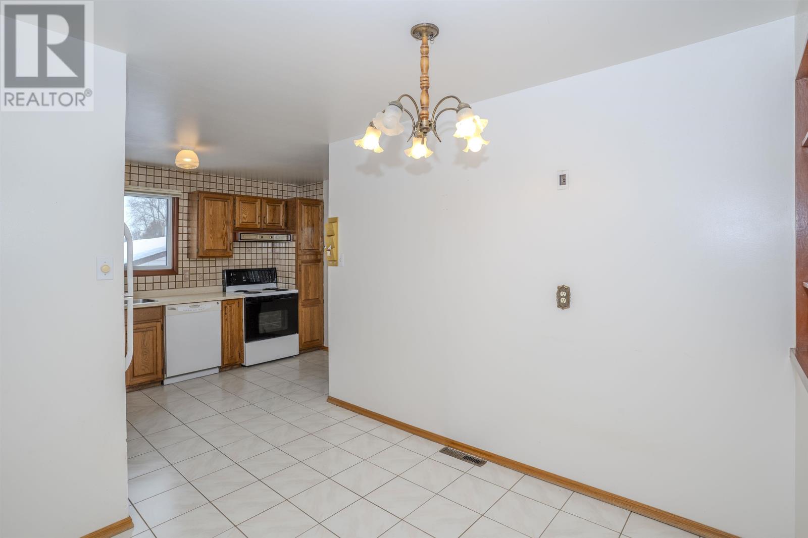 211 Clarkson St S, Thunder Bay, Ontario  P7B 4X1 - Photo 14 - TB2600371