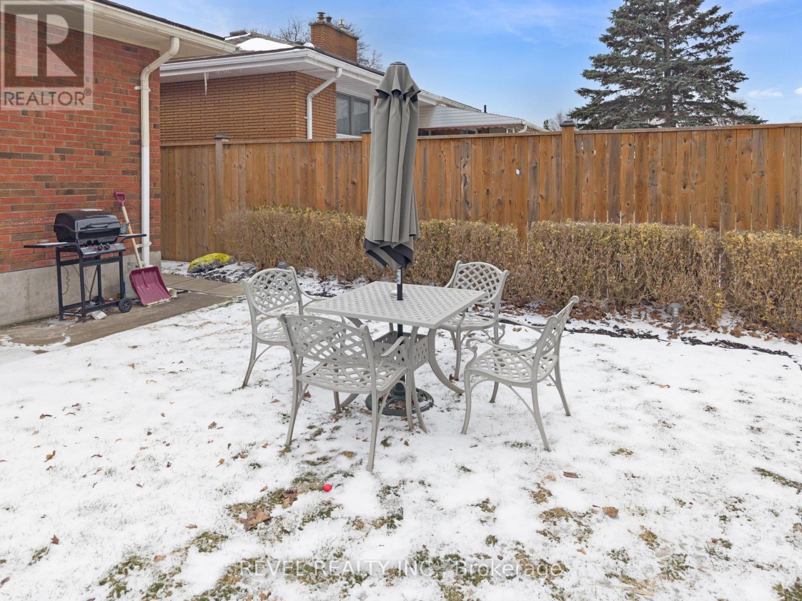 26 Wiltshire Drive, Brantford, Ontario N3R 5A9 - Photo 41 - X12901642
