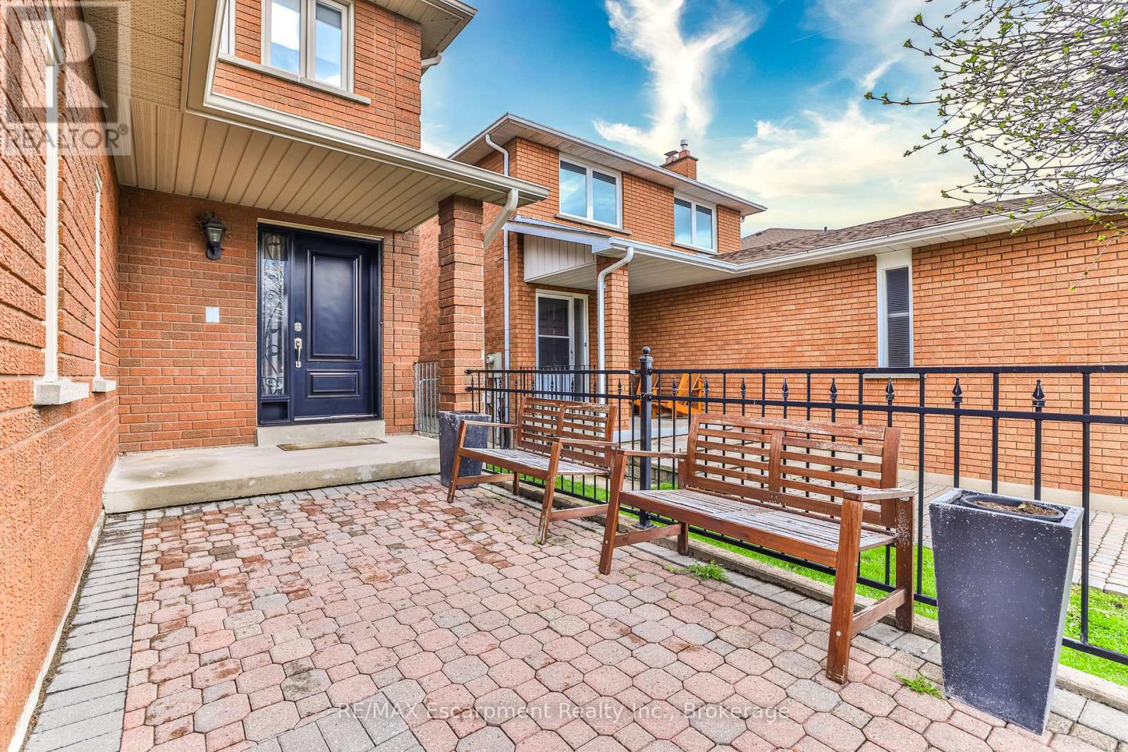 90 Waterfall Road, Vaughan, Ontario  L4L 5B2 - Photo 2 - N12902890