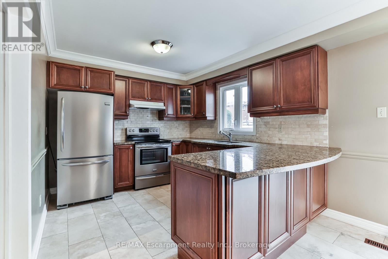 90 Waterfall Road, Vaughan, Ontario  L4L 5B2 - Photo 6 - N12902890