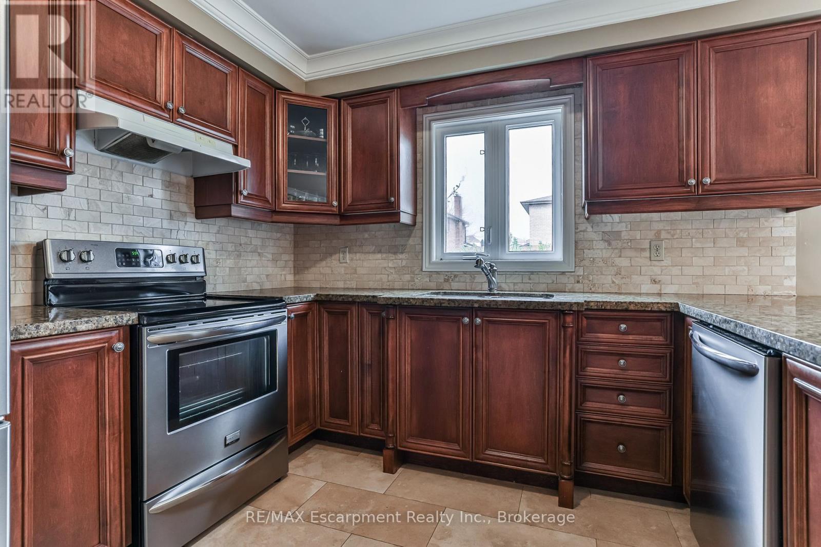 90 Waterfall Road, Vaughan, Ontario  L4L 5B2 - Photo 7 - N12902890