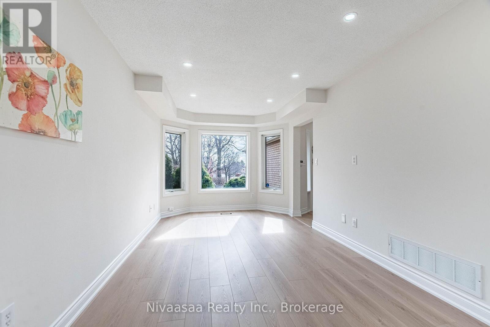 33 Pantages Court, Brampton, Ontario  L6S 5B7 - Photo 10 - W12902730