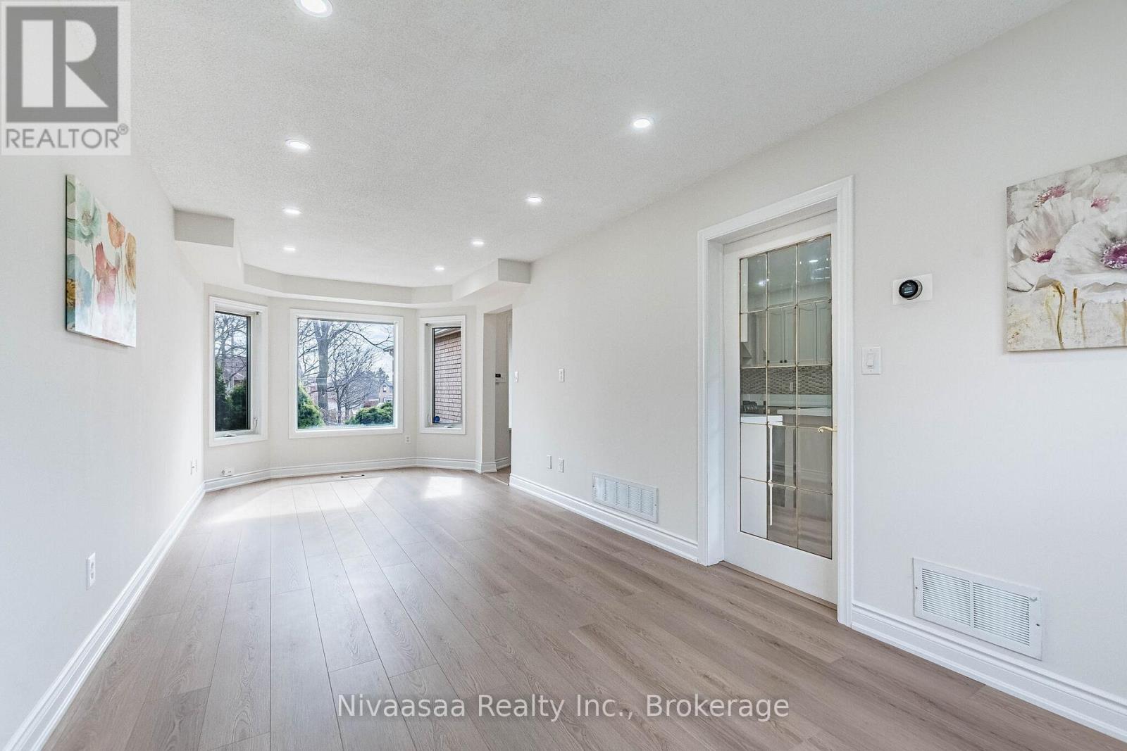 33 Pantages Court, Brampton, Ontario  L6S 5B7 - Photo 11 - W12902730