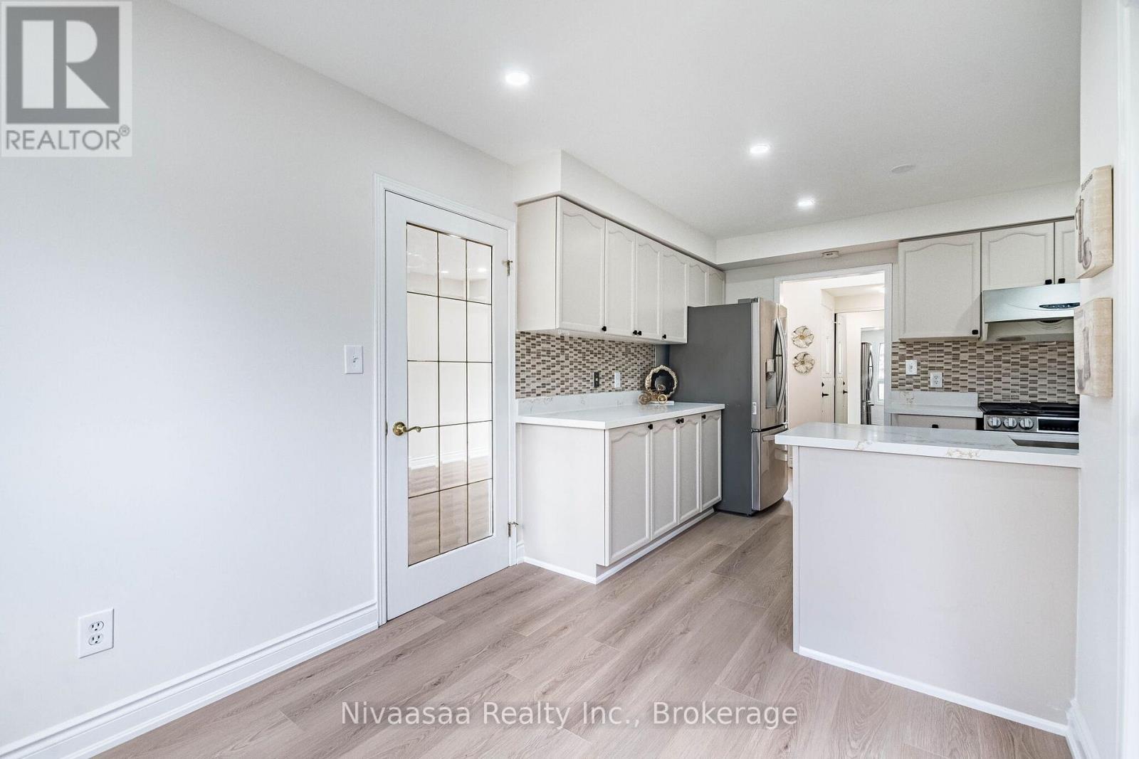 33 Pantages Court, Brampton, Ontario  L6S 5B7 - Photo 13 - W12902730