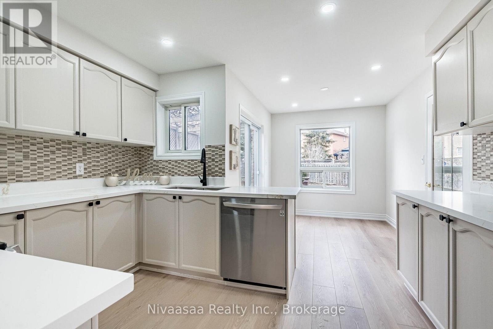 33 Pantages Court, Brampton, Ontario  L6S 5B7 - Photo 17 - W12902730