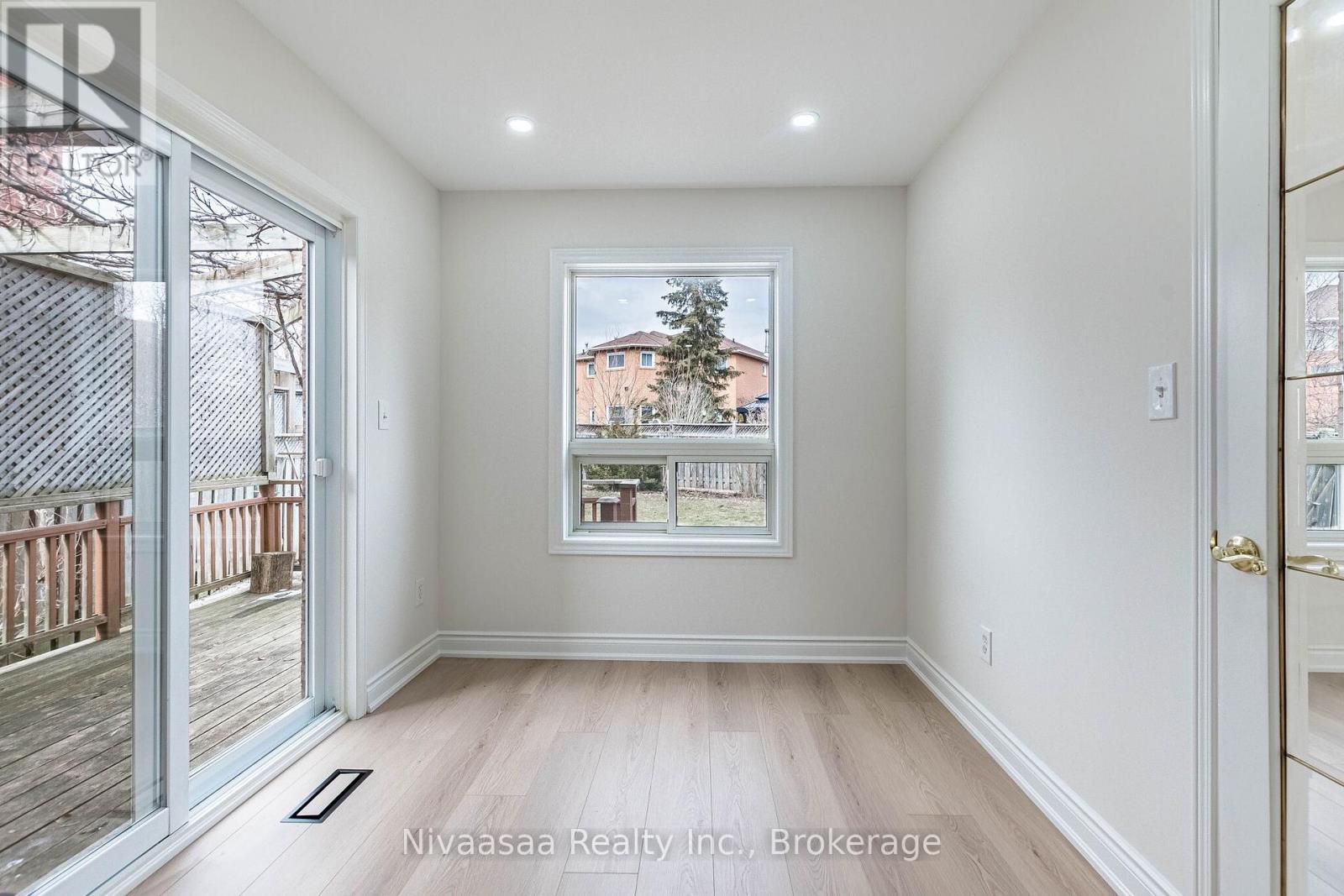 33 Pantages Court, Brampton, Ontario  L6S 5B7 - Photo 18 - W12902730