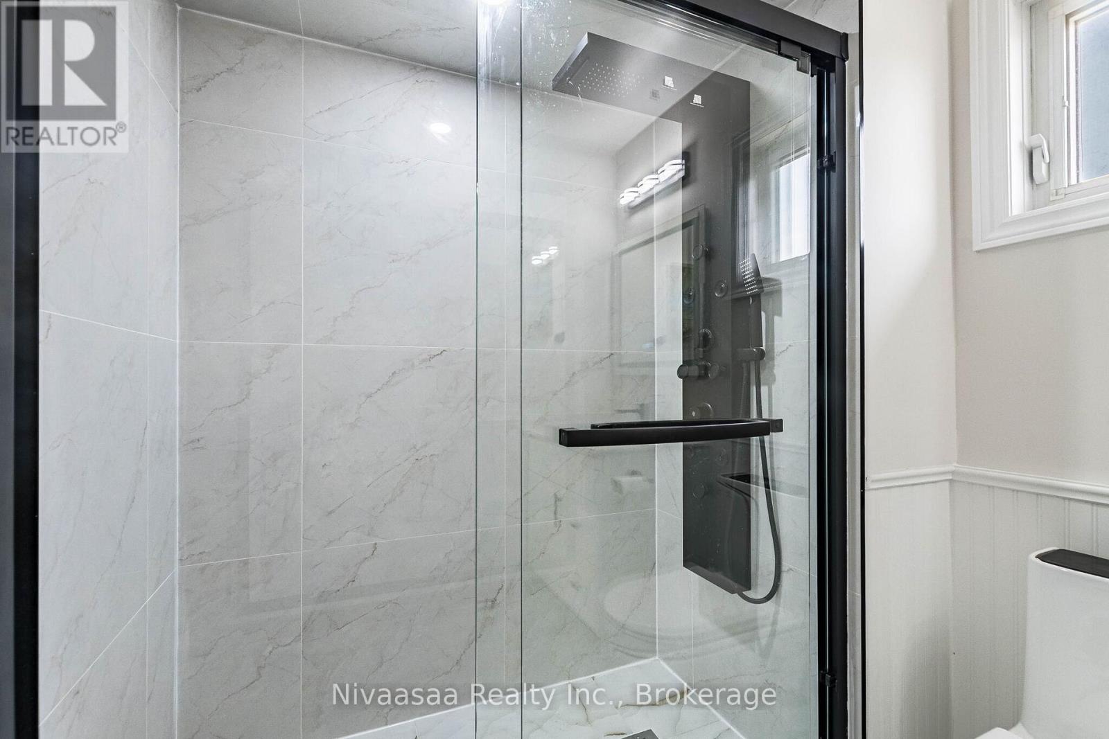 33 Pantages Court, Brampton, Ontario  L6S 5B7 - Photo 30 - W12902730