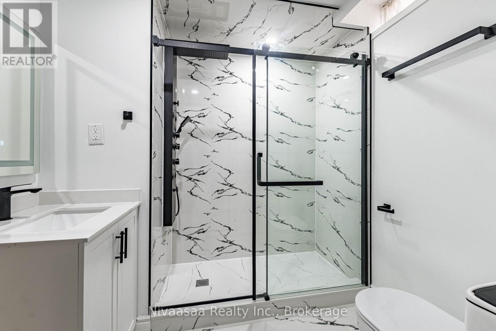 33 Pantages Court, Brampton, Ontario  L6S 5B7 - Photo 42 - W12902730