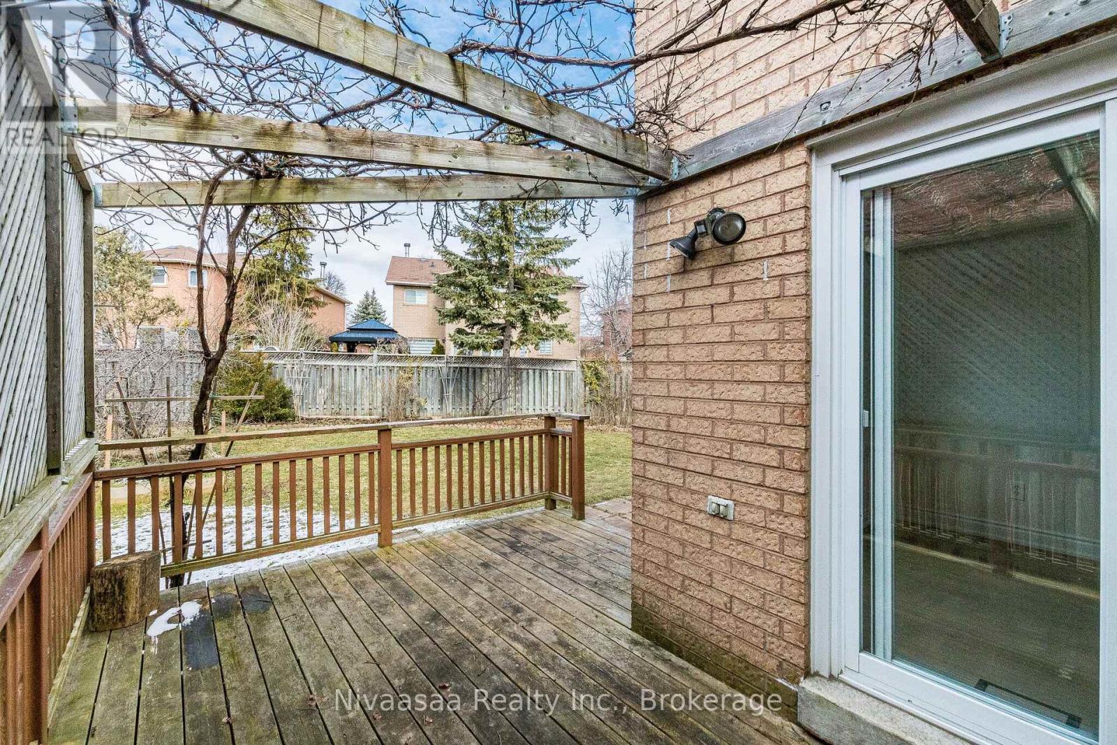 33 Pantages Court, Brampton, Ontario  L6S 5B7 - Photo 46 - W12902730