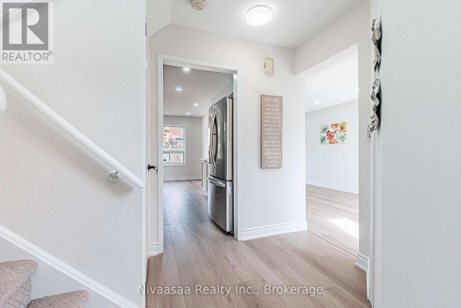 33 Pantages Court, Brampton, Ontario  L6S 5B7 - Photo 8 - W12902730