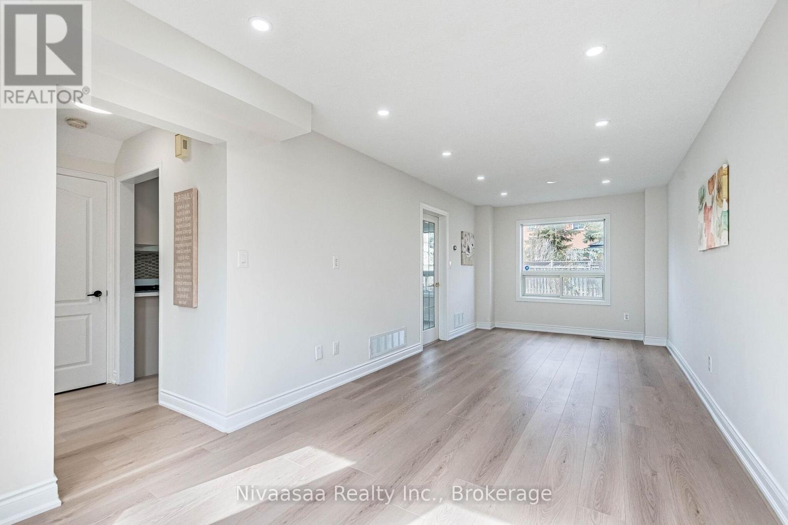 33 Pantages Court, Brampton, Ontario  L6S 5B7 - Photo 9 - W12902730