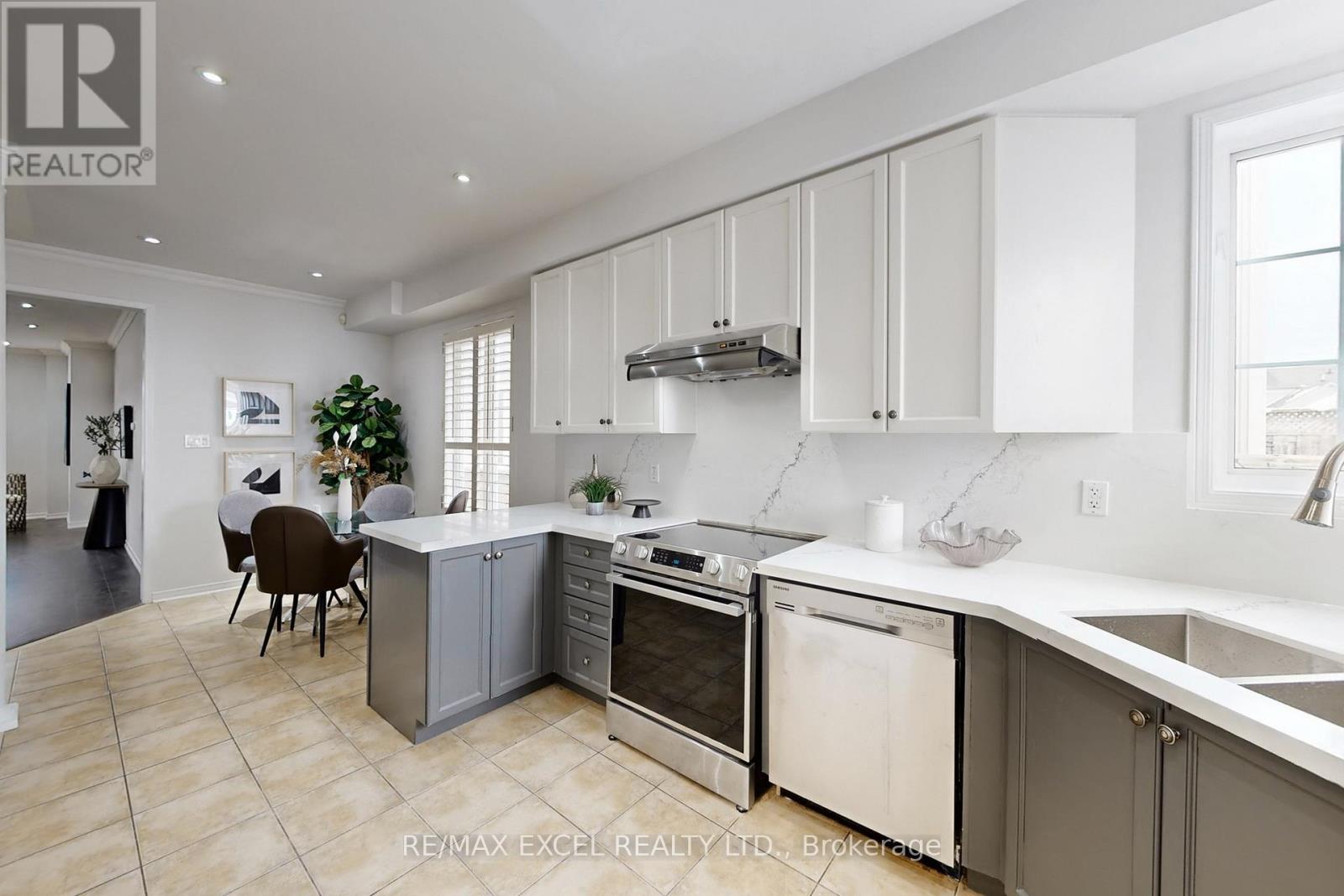 43 Evaridge Drive, Markham, Ontario  L6B 1E7 - Photo 9 - N12901614