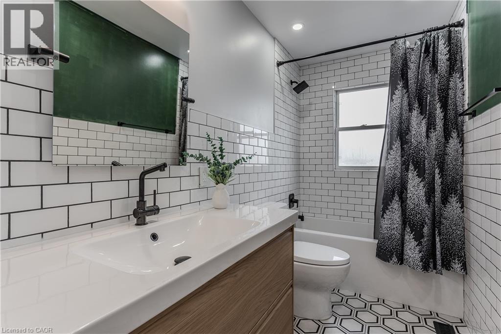 128 Margaret Avenue, Stoney Creek, Ontario  L8G 3G8 - Photo 16 - 40813313