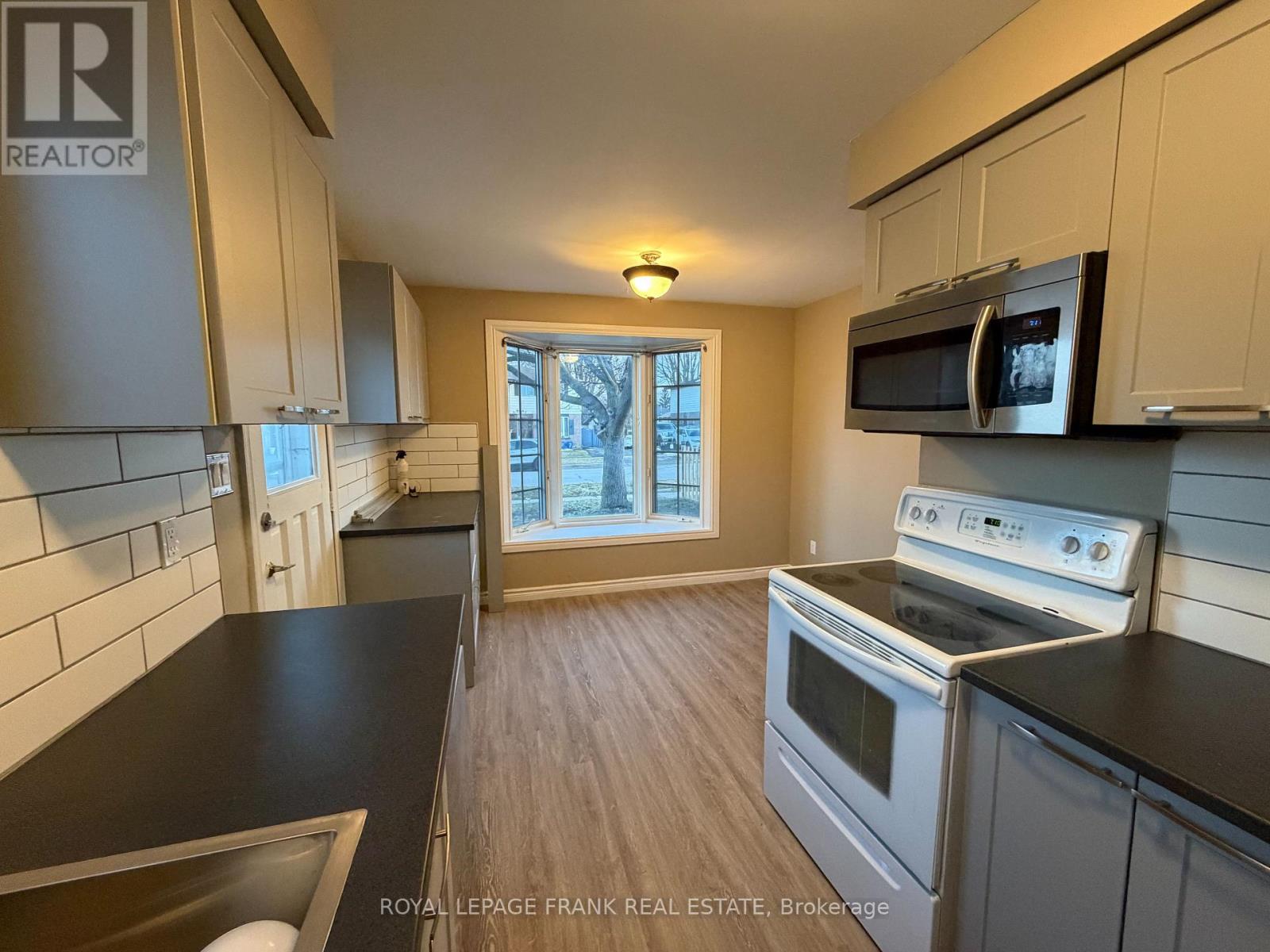 16 Loscombe Drive, Clarington, Ontario  L1C 3S9 - Photo 3 - E12902746