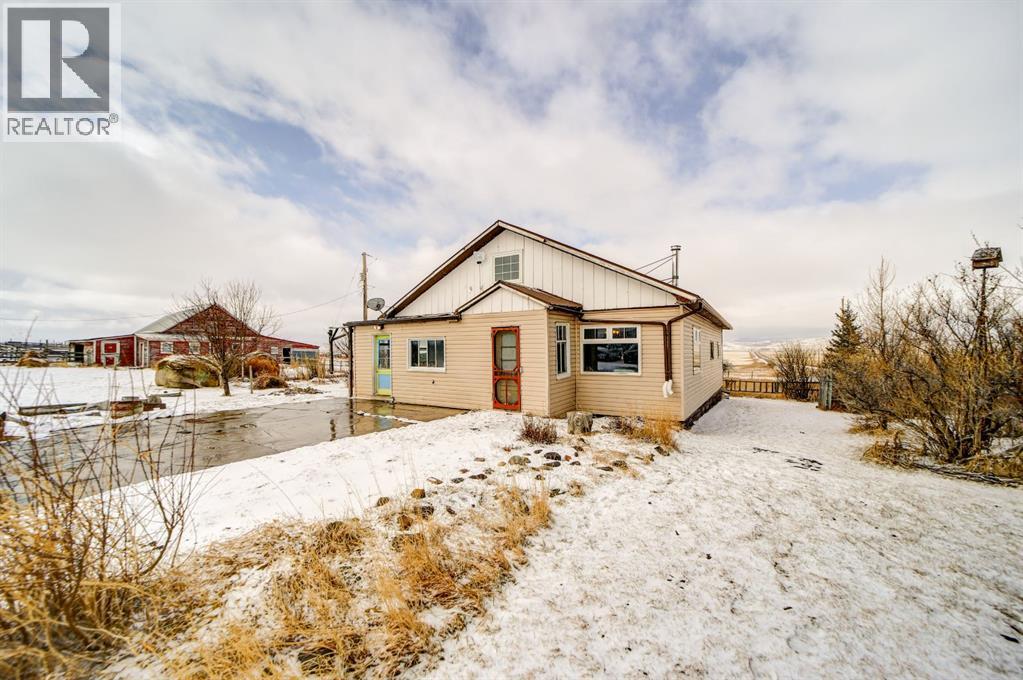 1227 Twp Rd 70, Cowley, Alberta  T0K 0P0 - Photo 3 - A2277911