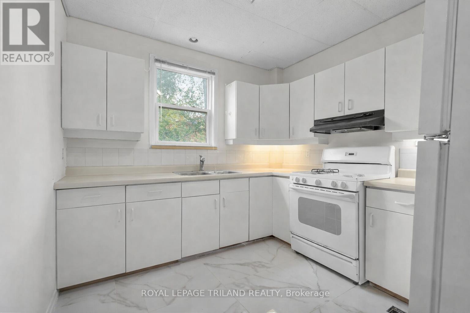 2 - 22 Mitchell Street, St. Thomas, Ontario  N5R 2T7 - Photo 7 - X12902664