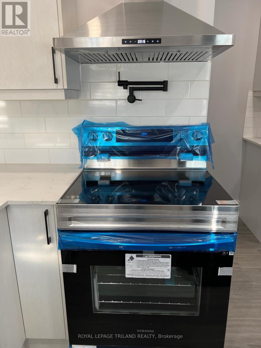 1 Woodland Place, London South, Ontario  N6C 1H9 - Photo 10 - X12902696