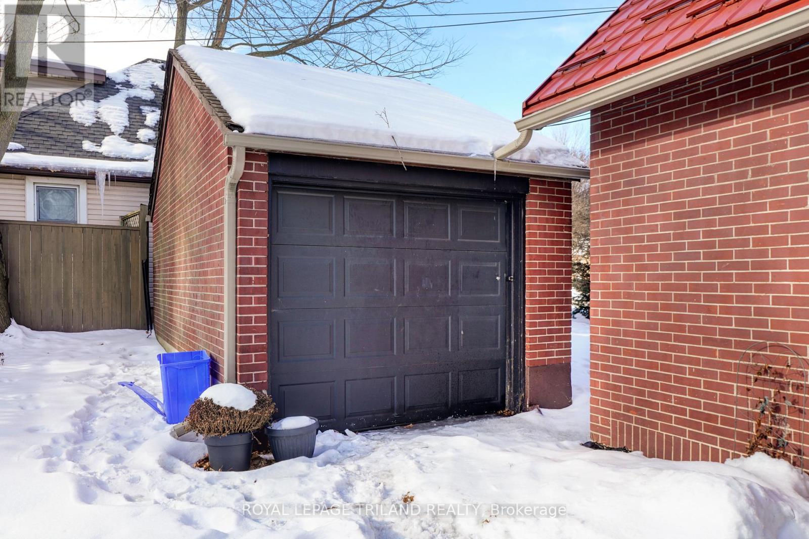 1 Woodland Place, London South, Ontario  N6C 1H9 - Photo 8 - X12902696