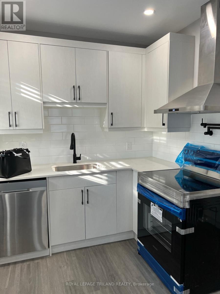 1 Woodland Place, London South, Ontario  N6C 1H9 - Photo 9 - X12902696