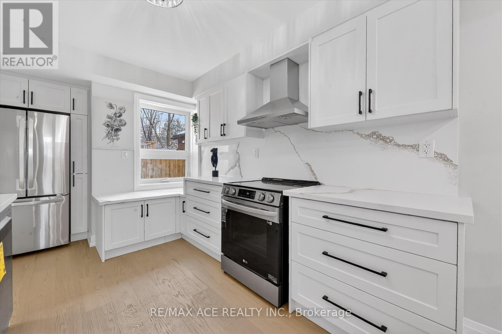 37 Secord Avenue, Toronto, Ontario  M4C 2C4 - Photo 10 - E12902660