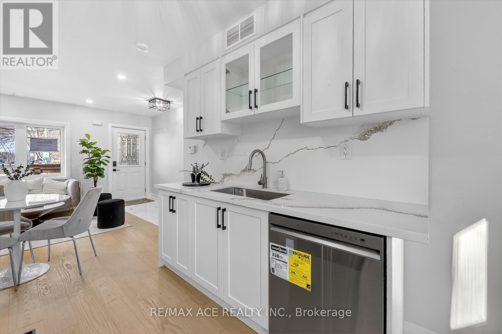 37 Secord Avenue, Toronto, Ontario  M4C 2C4 - Photo 12 - E12902660