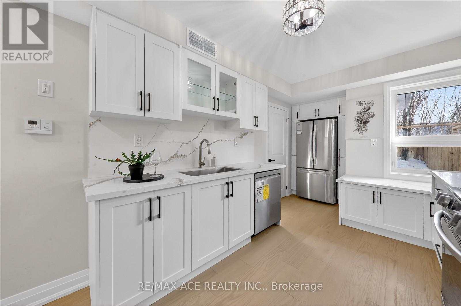 37 Secord Avenue, Toronto, Ontario  M4C 2C4 - Photo 13 - E12902660