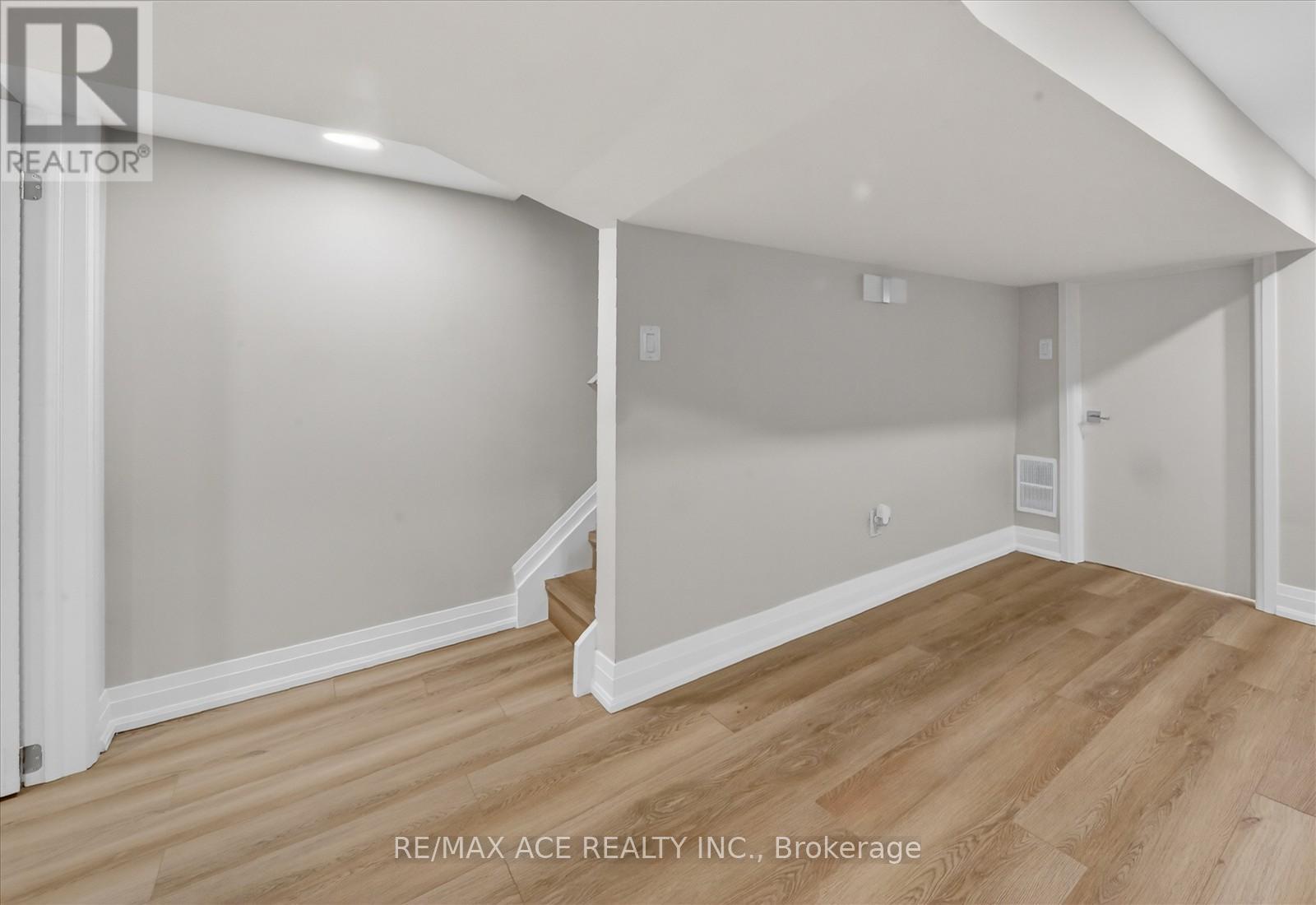 37 Secord Avenue, Toronto, Ontario  M4C 2C4 - Photo 22 - E12902660