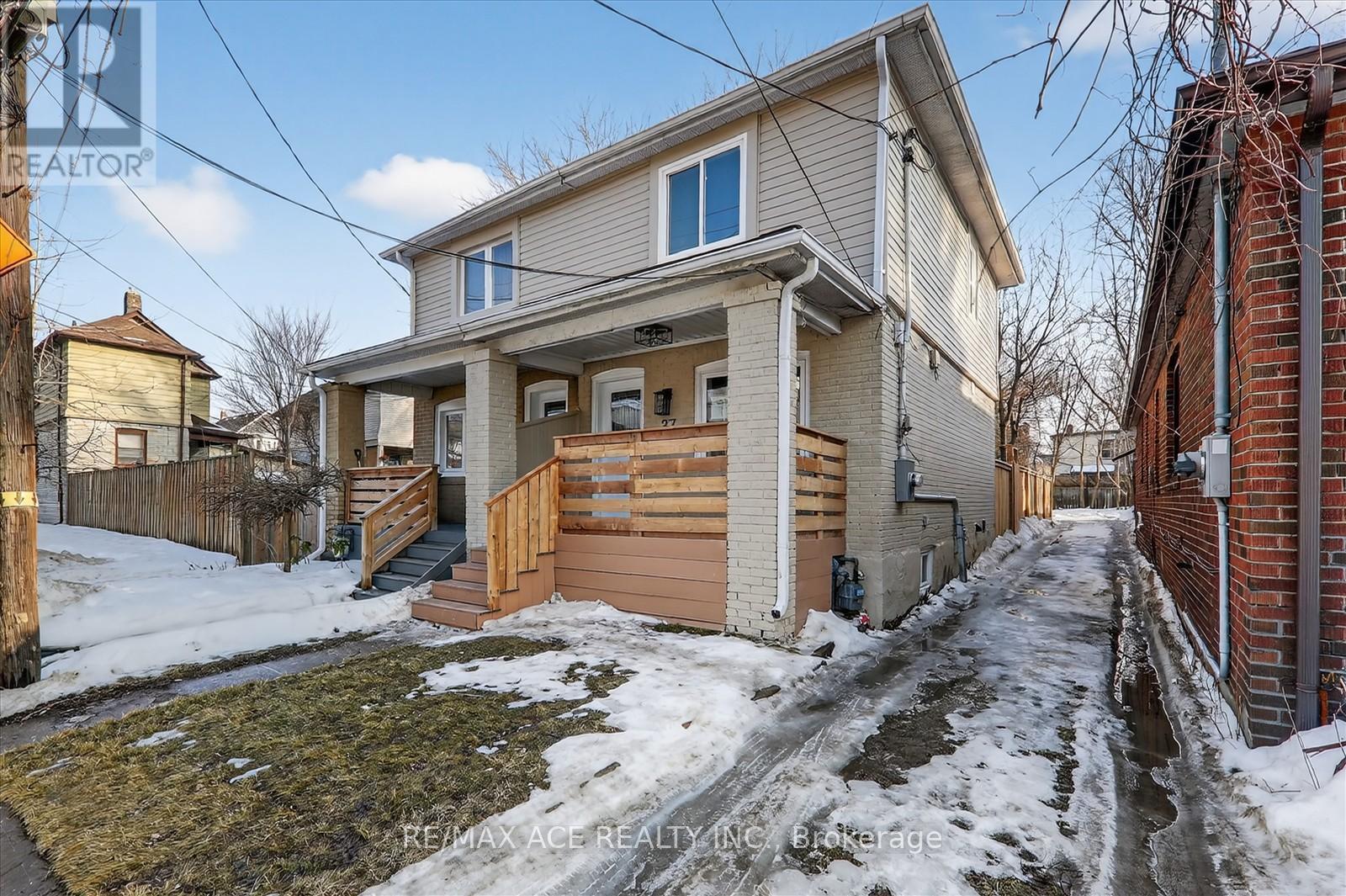 37 Secord Avenue, Toronto, Ontario  M4C 2C4 - Photo 3 - E12902660