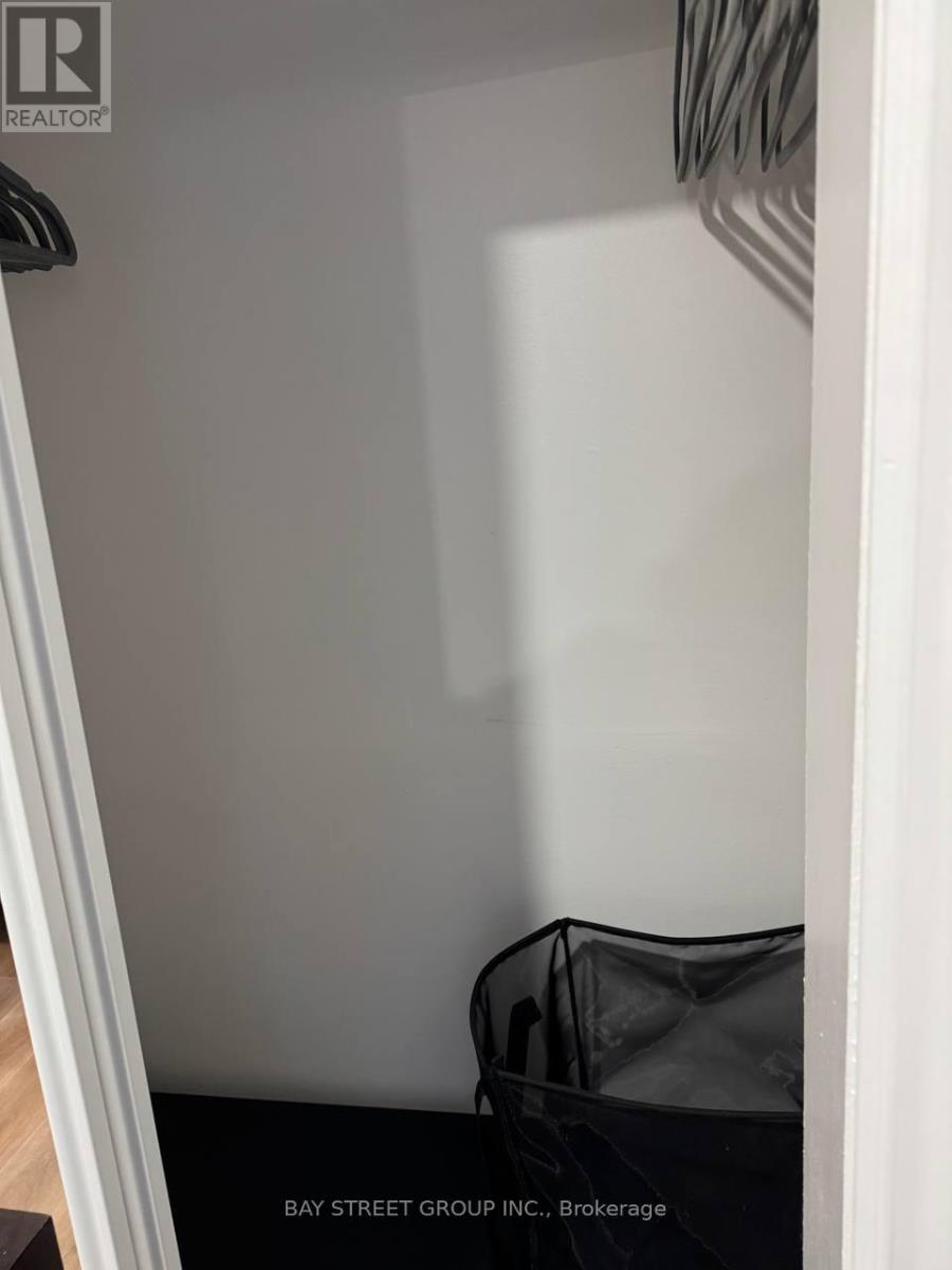 49 Chiara Drive, Vaughan (Vellore Village), Ontario  L6A 3K3 - Photo 9 - N12902718