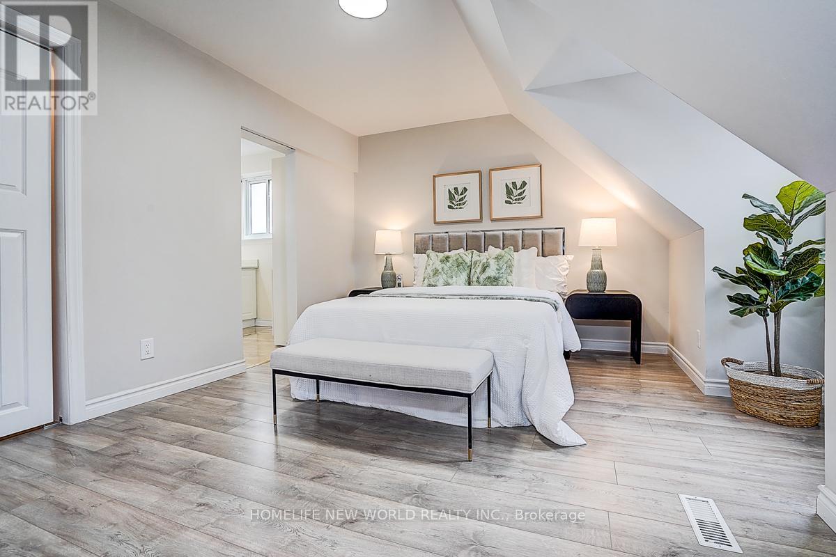 715 Irwin Crescent, Newmarket, Ontario  L3Y 5A4 - Photo 17 - N12902774