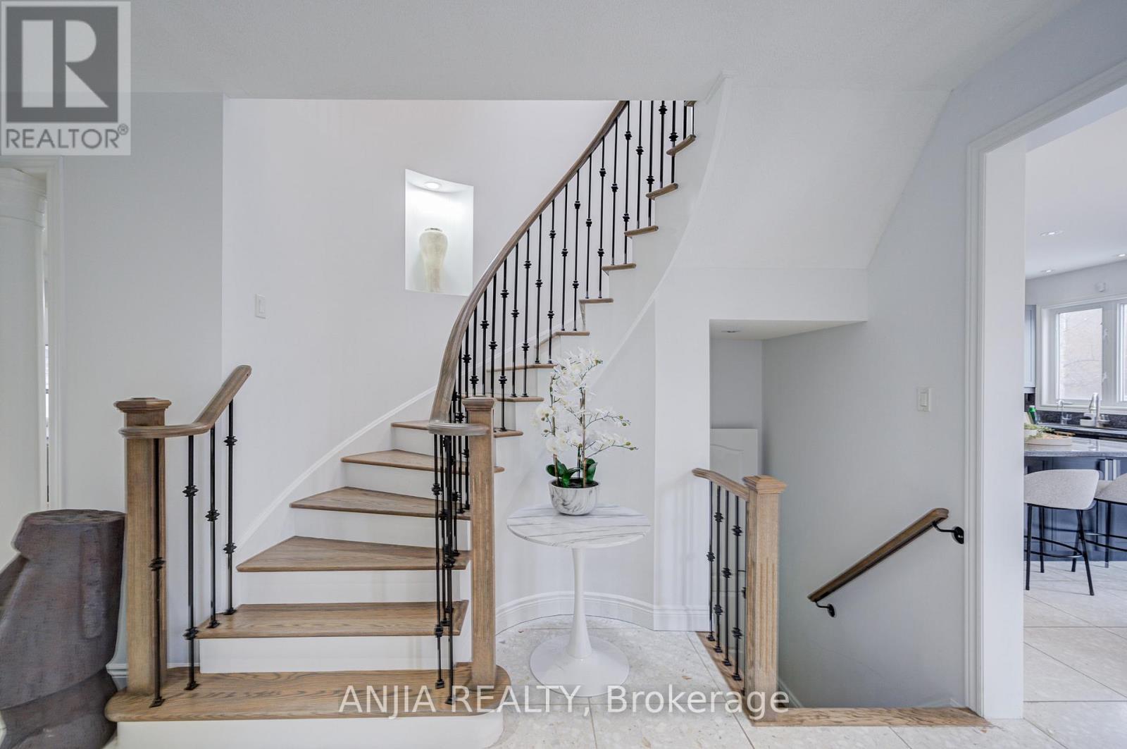 10 Golden Meadow Drive, Markham, Ontario  L6E 1V8 - Photo 14 - N12902852