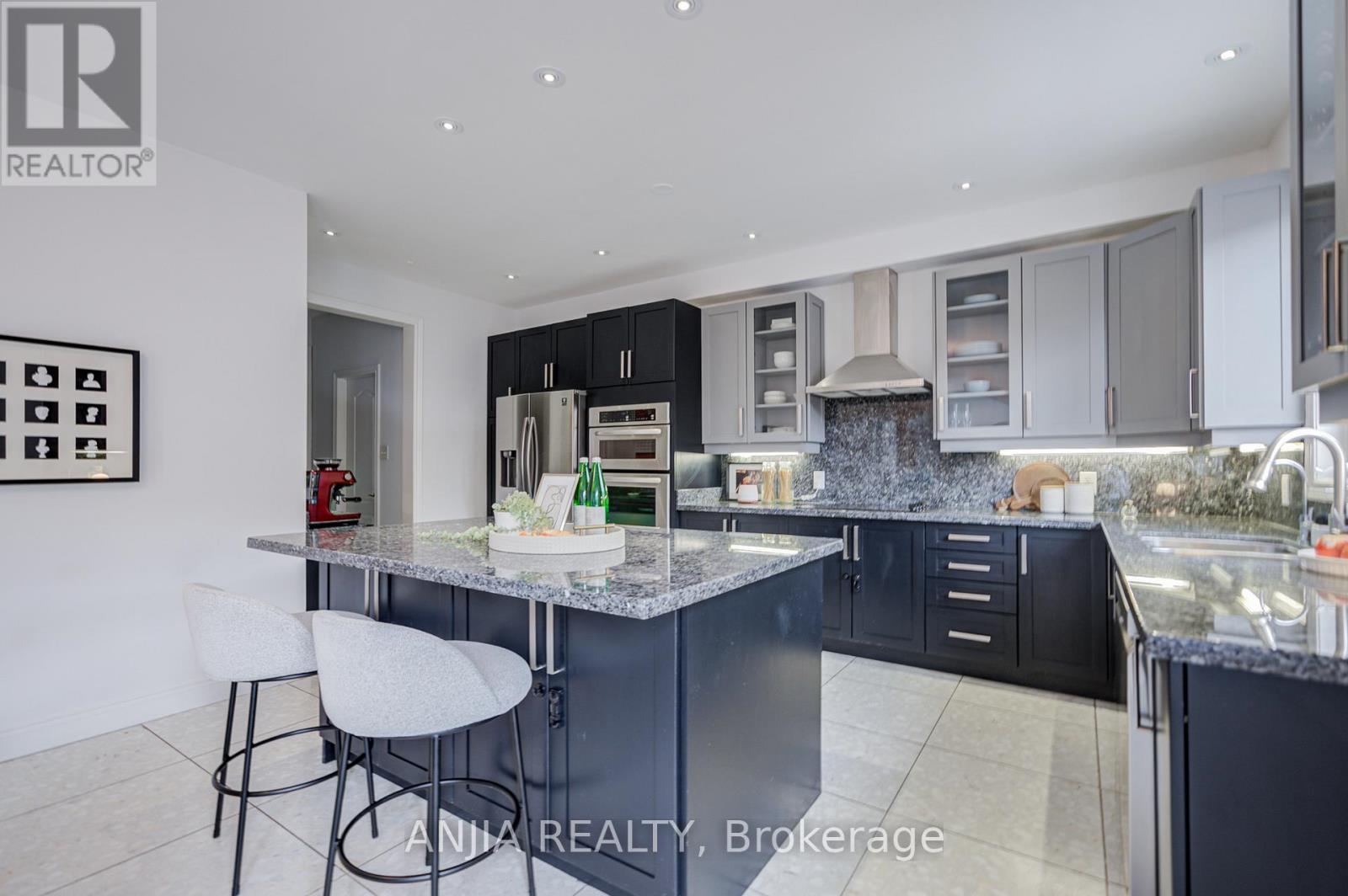 10 Golden Meadow Drive, Markham, Ontario  L6E 1V8 - Photo 22 - N12902852