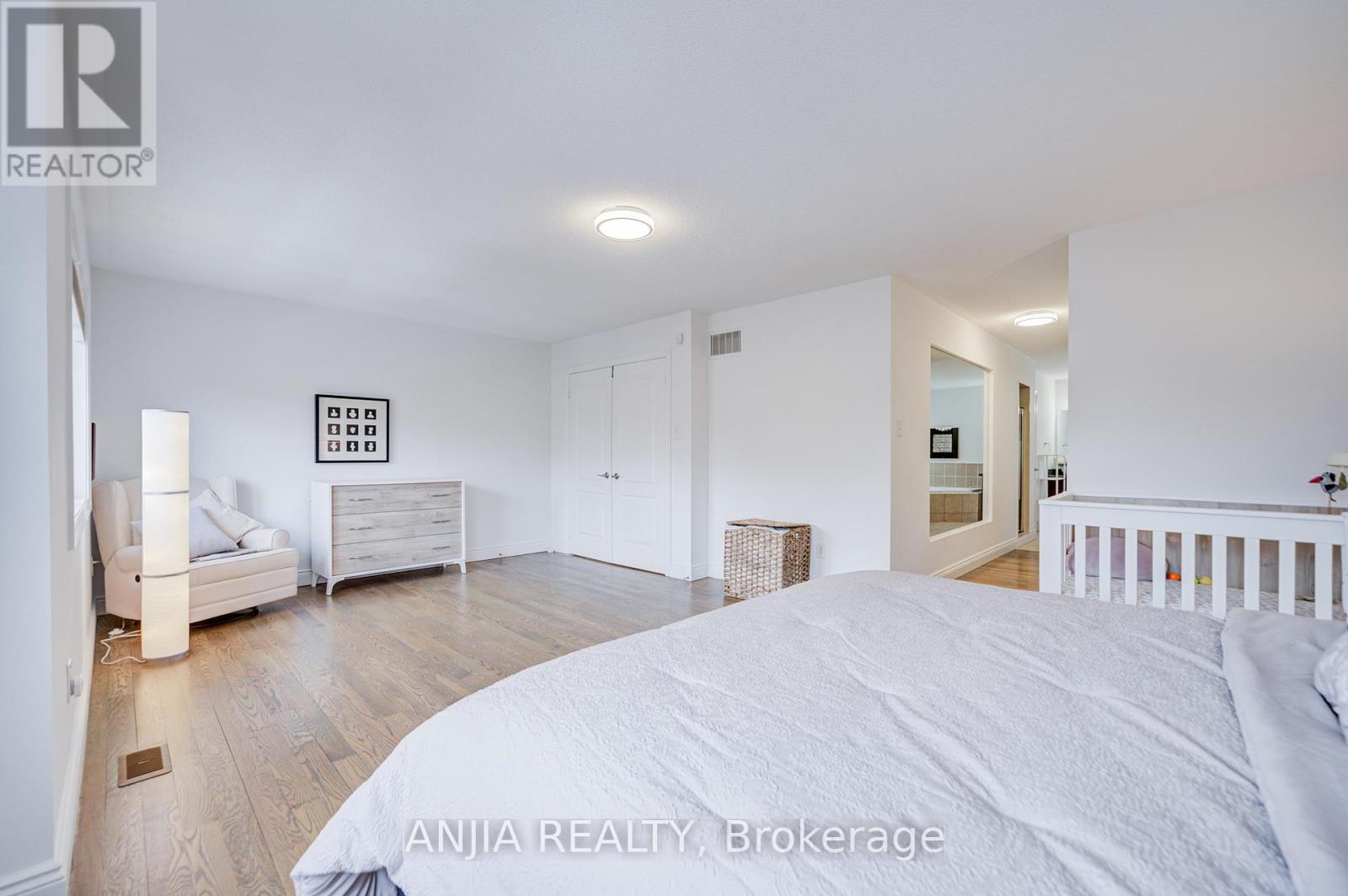 10 Golden Meadow Drive, Markham, Ontario  L6E 1V8 - Photo 31 - N12902852