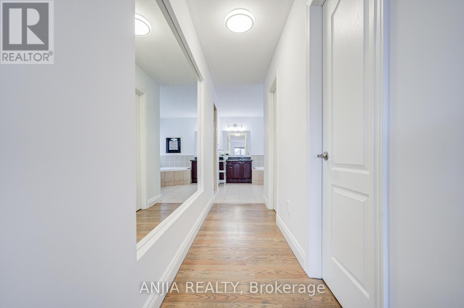 10 Golden Meadow Drive, Markham, Ontario  L6E 1V8 - Photo 32 - N12902852