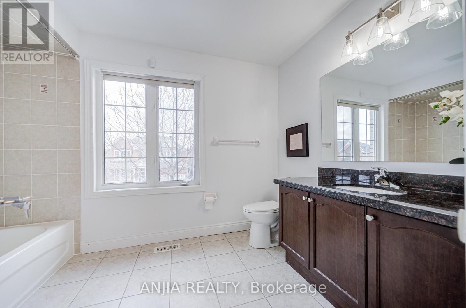 10 Golden Meadow Drive, Markham, Ontario  L6E 1V8 - Photo 36 - N12902852