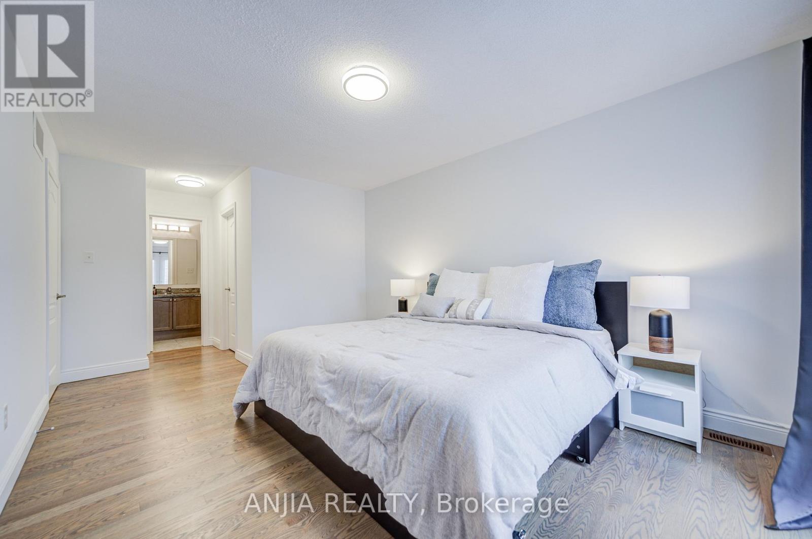 10 Golden Meadow Drive, Markham, Ontario  L6E 1V8 - Photo 38 - N12902852