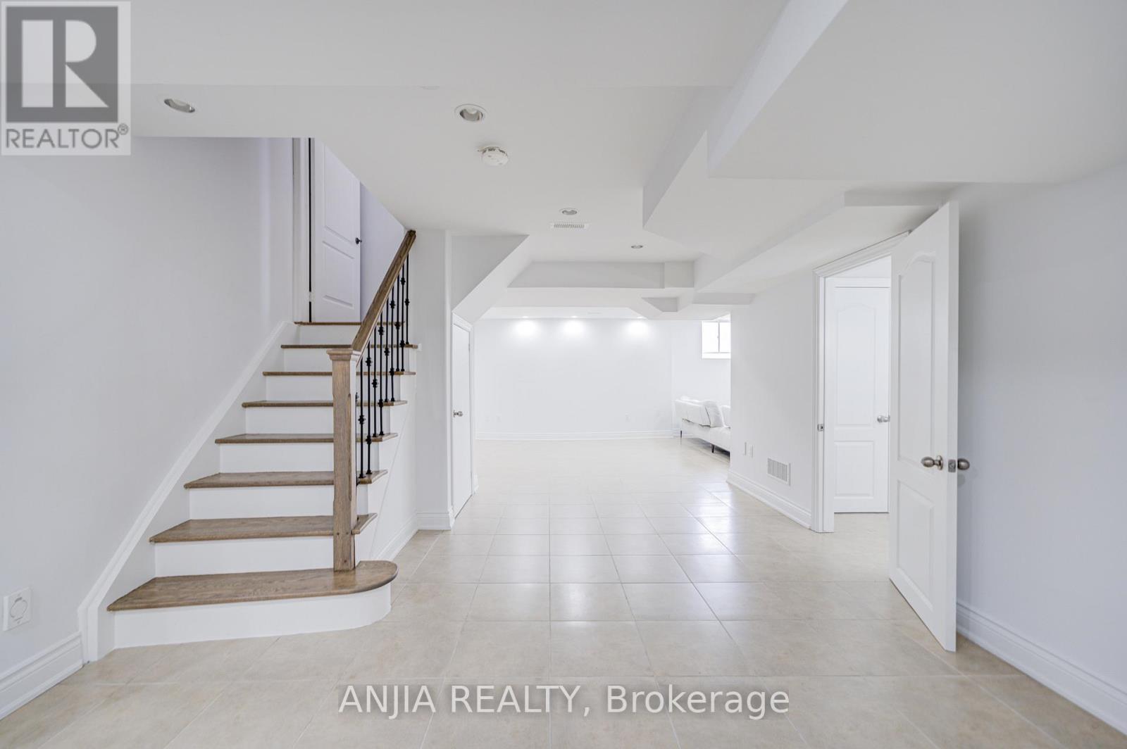 10 Golden Meadow Drive, Markham, Ontario  L6E 1V8 - Photo 44 - N12902852