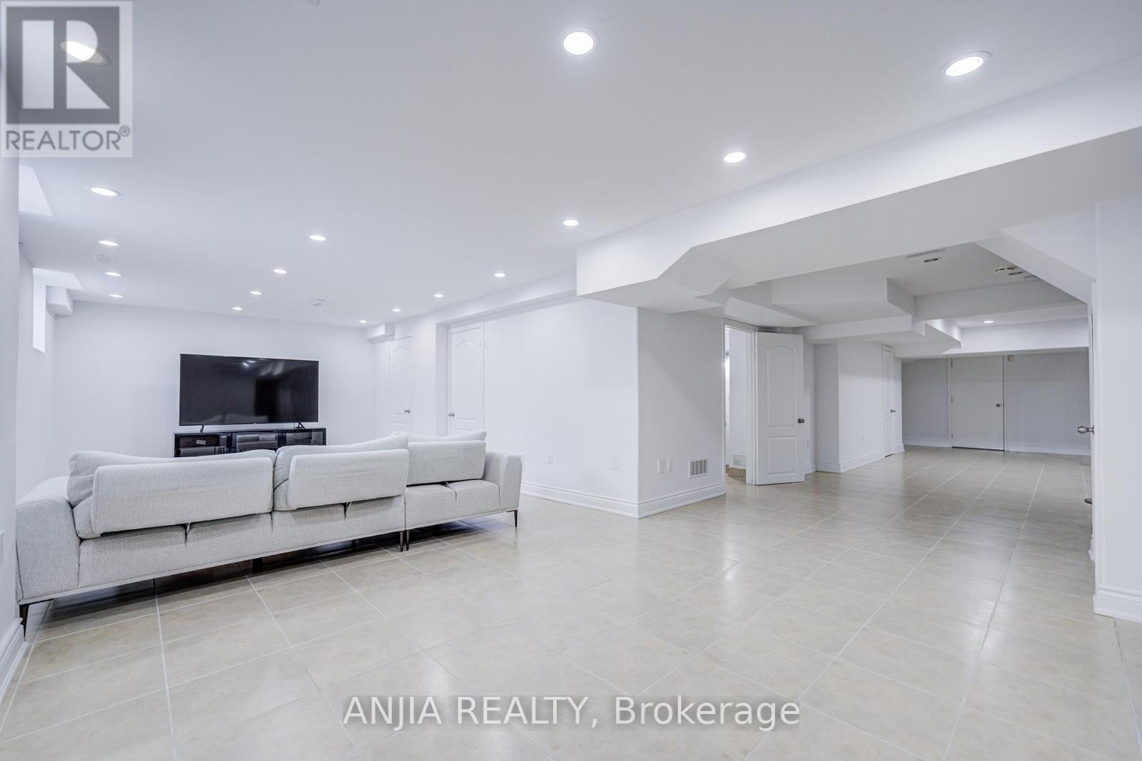 10 Golden Meadow Drive, Markham, Ontario  L6E 1V8 - Photo 48 - N12902852