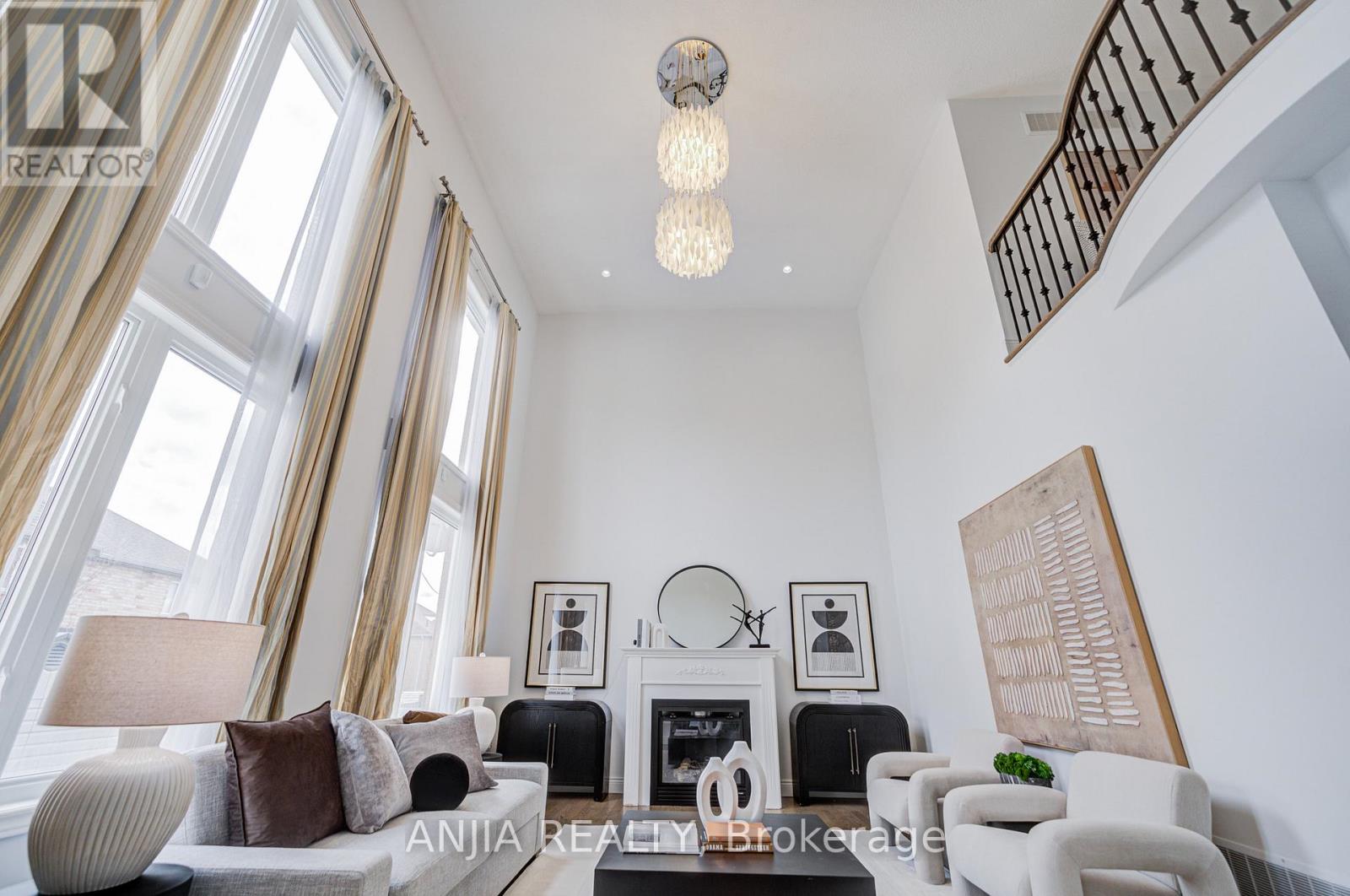 10 Golden Meadow Drive, Markham, Ontario  L6E 1V8 - Photo 5 - N12902852