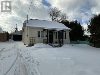 19 Windsor Drive, Whitchurch-Stouffville, Ontario  L2A 2Y6 - Photo 1 - N12902858